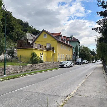 Nature & Comfort Near Vienna - 90m2 Apartment *