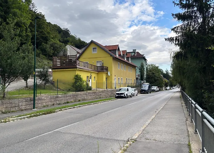 Nature & Comfort Near Vienna - 90m2 Apartment *